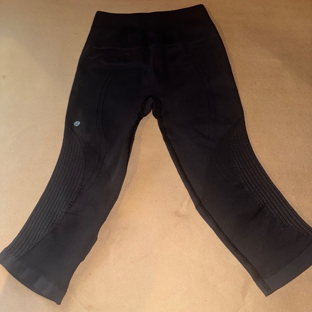 Lululemon flow and go size 2 cropped leggings